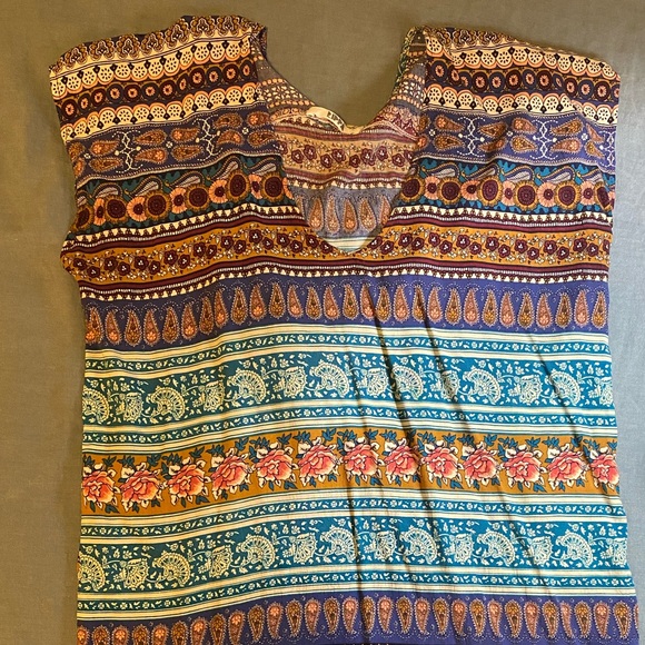 Unique patterned tunic - Picture 2 of 8